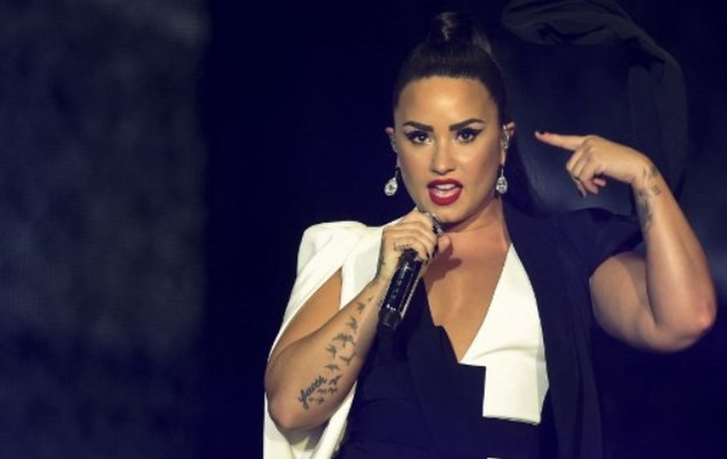 Demi Lovato dice que fue violada de adolescente