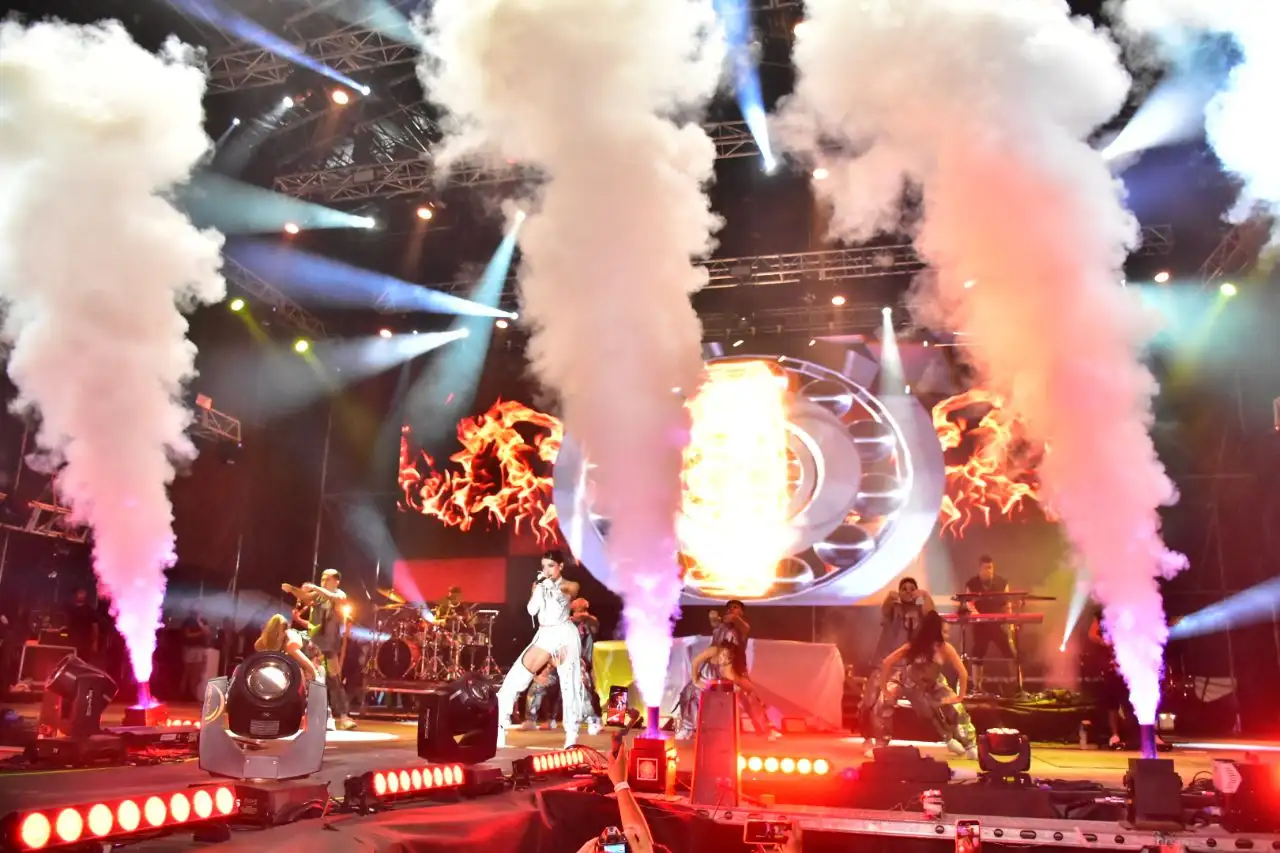Más de 70 mil personas vivieron a pleno la primera noche de recital gratuito