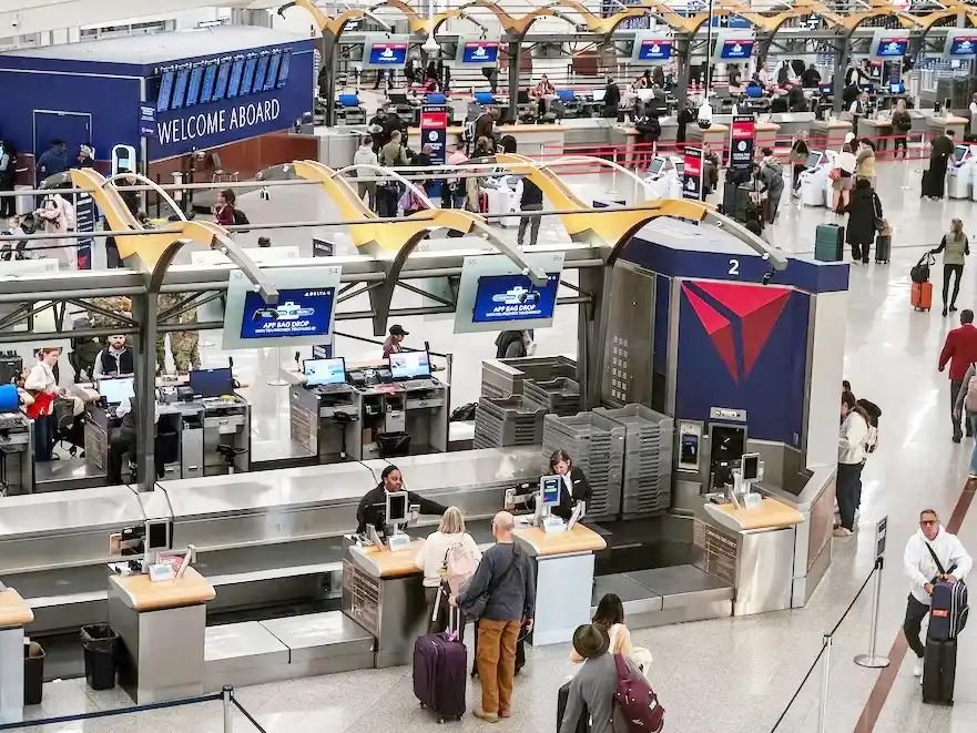 El Secretario de Transporte de EEUU advirtió que el tráfico aéreo podría reducirse al mínimo si continúa el cierre del Gobierno