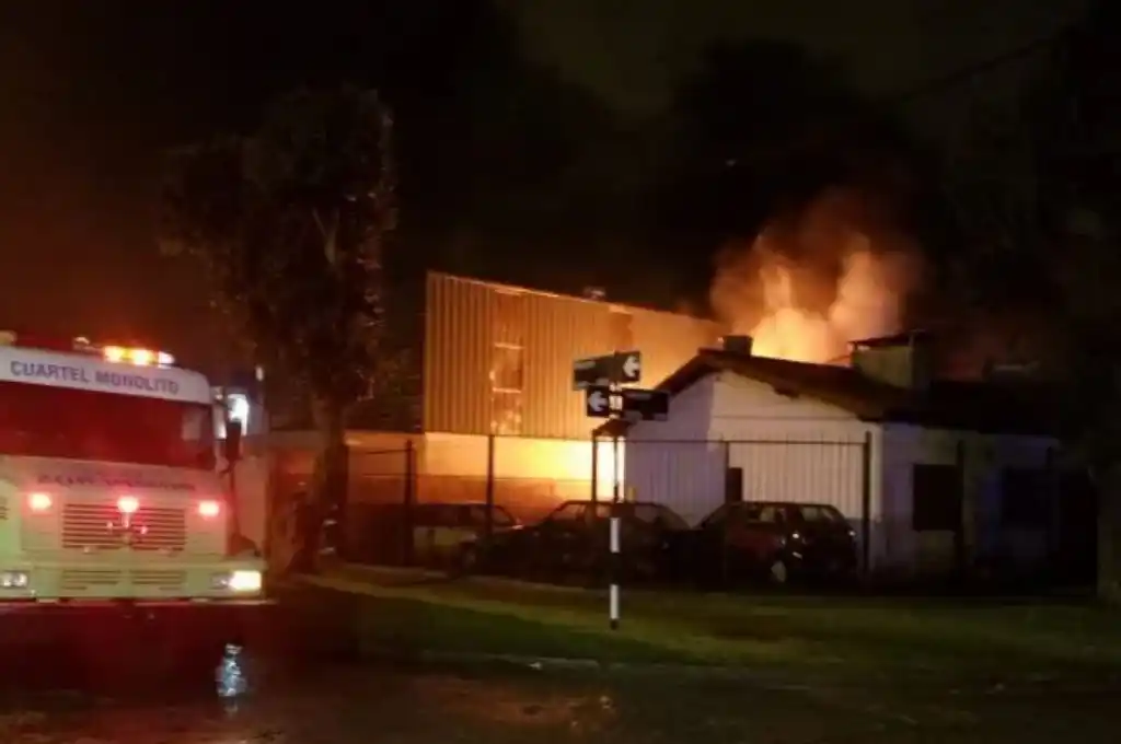 Apagaron mal el fuego de un asado y perdieron la casa, el auto y el negocio