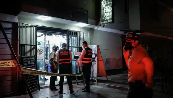 ¡EN PLENA BARBERÍA! Sicarios acaban con la vida de un venezolano en Lima