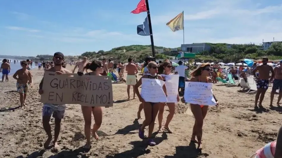 Protestas de Guardavidas en Mar del Plata en Demanda de Mejoras Salariales