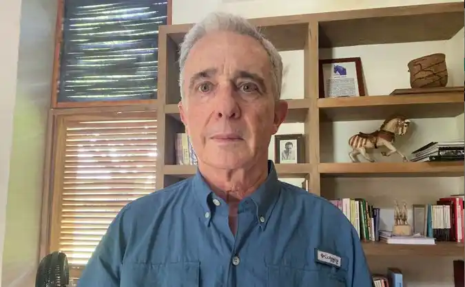 ÁLVARO URIBE: sus procesos  van para la Fiscalía