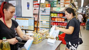 Las ventas en comercios minoristas cayeron, acumularon cuatro meses consecutivos en baja