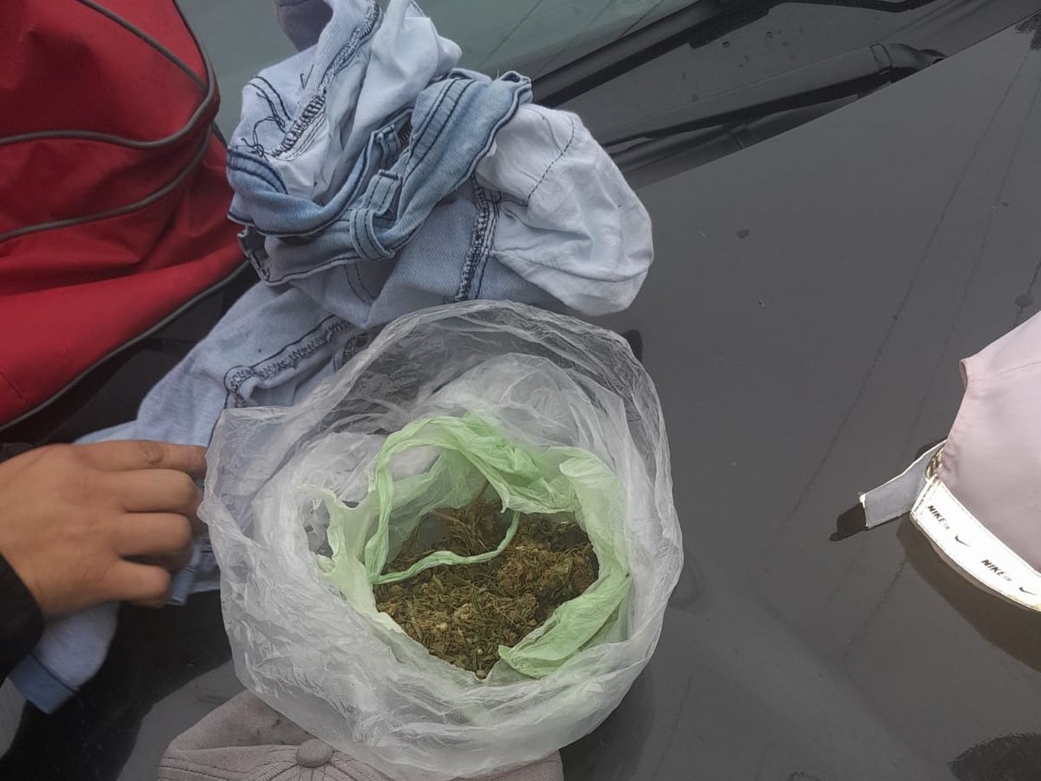 Dos demorados por tenencia de marihuana.
