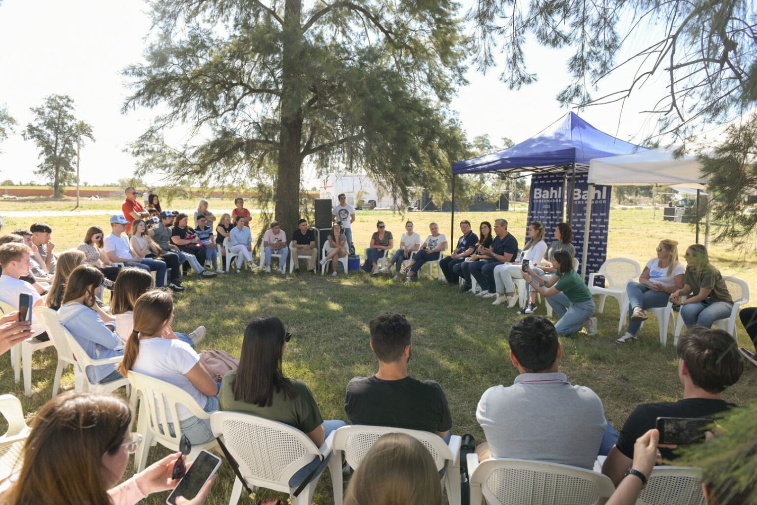 Jóvenes de Crespo compartieron sus ideas con Bahl y Monjo