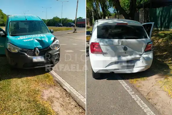 Fuerte choque en la colectora Ángela de la Casa entre dos automóviles