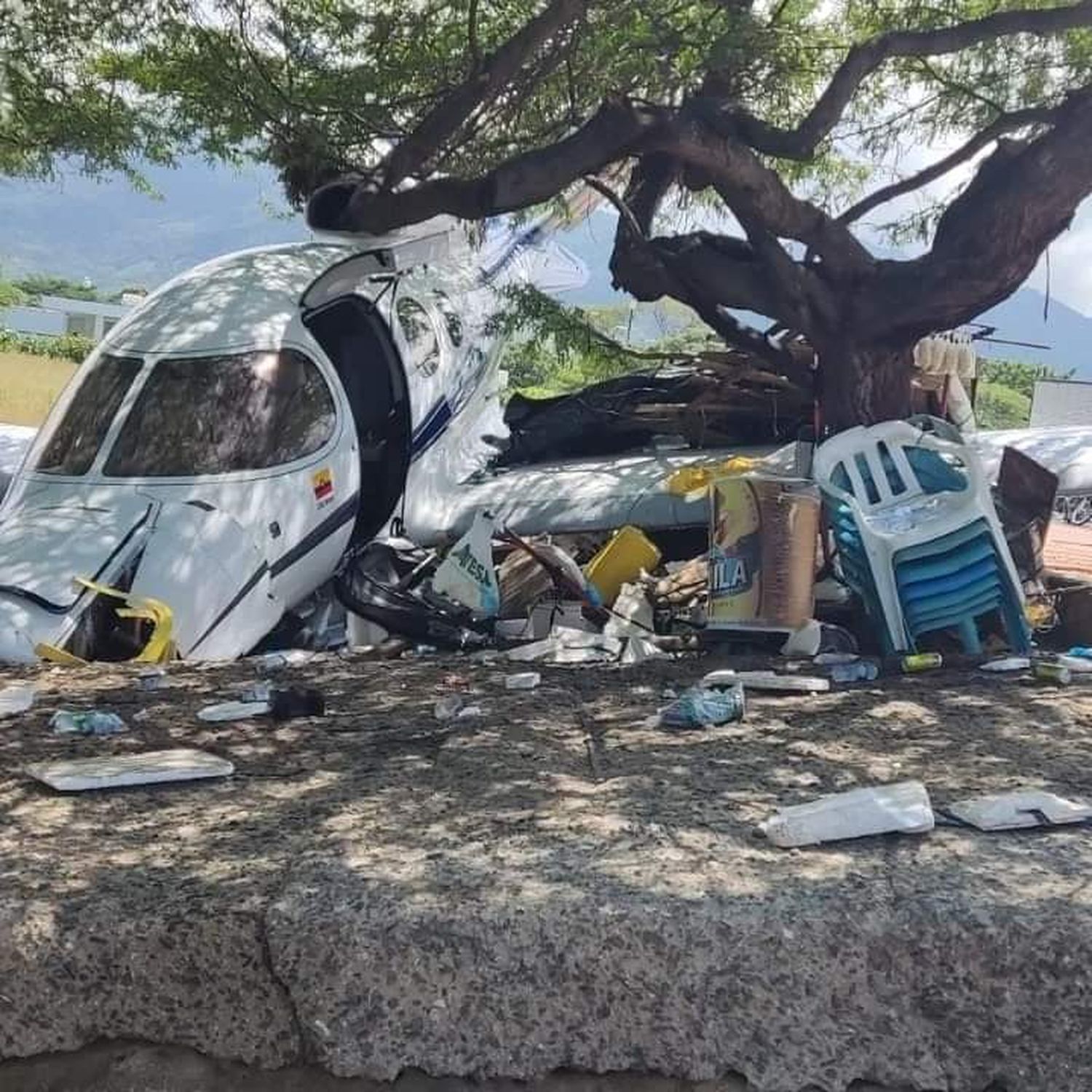¡TRAGEDIA AÉREA! Muere niño tras salirse avión de la pista en Santa Marta