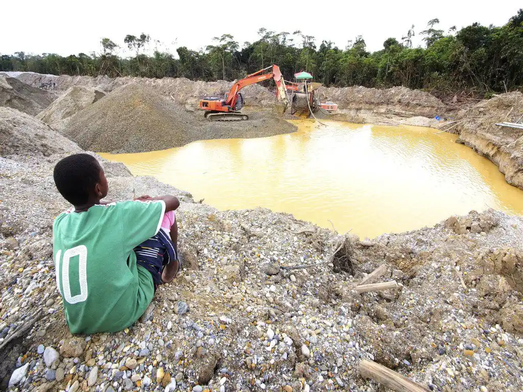 Niños indígenas en Chocó muriendo por falta de agua potable