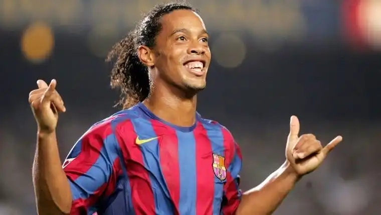 Ronaldinho anunció su retiro