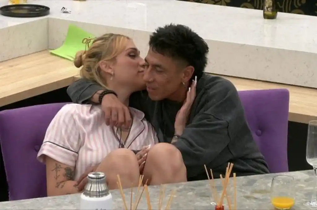 Danelik junto a Brian Sarmiento