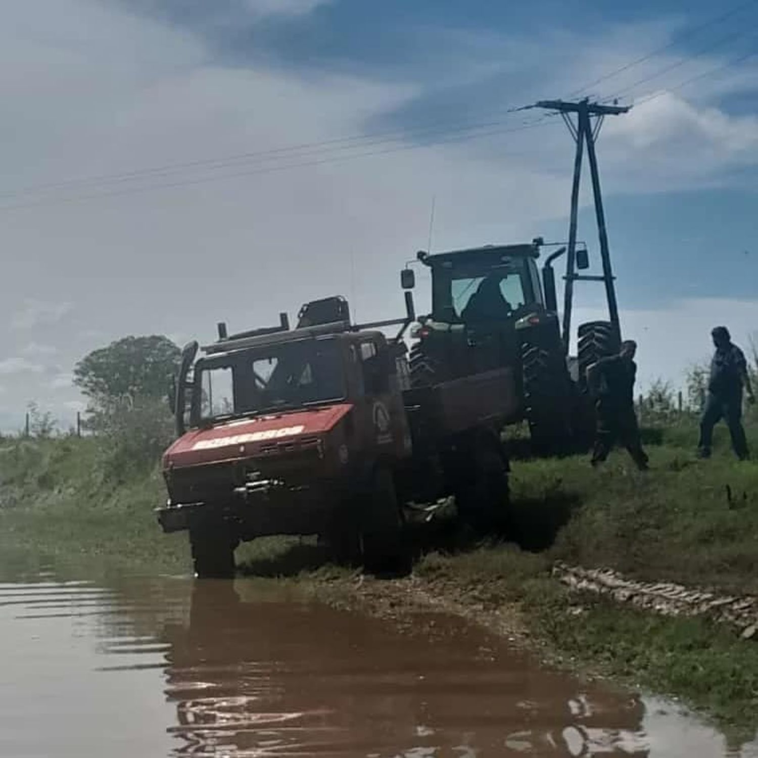 Los bomberos pudieron retirar el Unimog