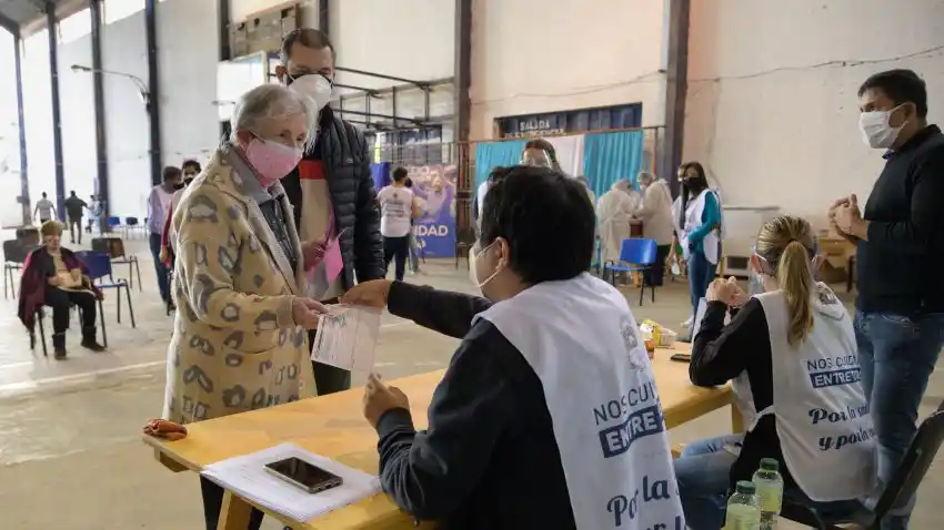 Definieron los días de vacunación para pacientes de riesgo de las clases 91 al 2003