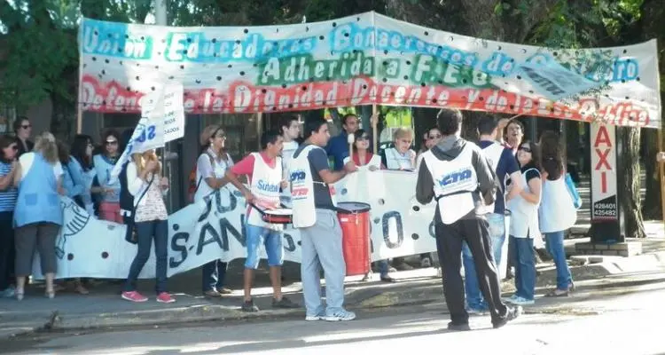 Docentes: Paro martes y miércoles