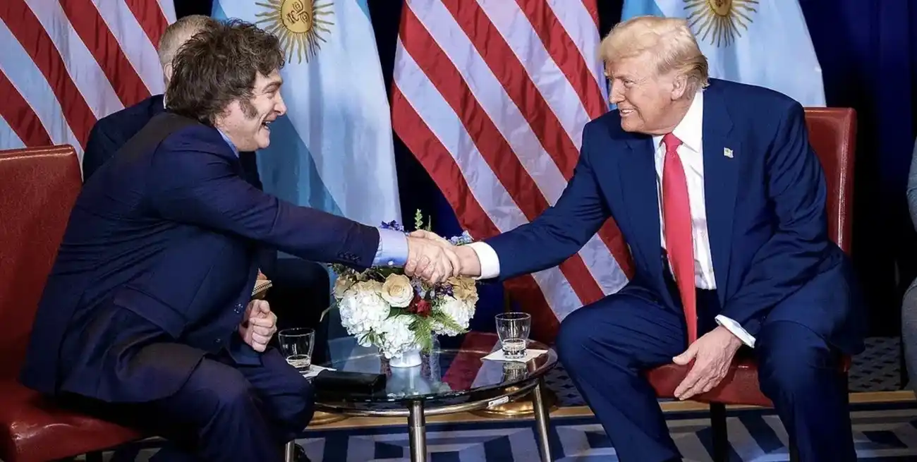 Cercanos y sonrientes. Javier Milei y Donald Trump, presidentes de Argentina y Estados Unidos respectivamente.