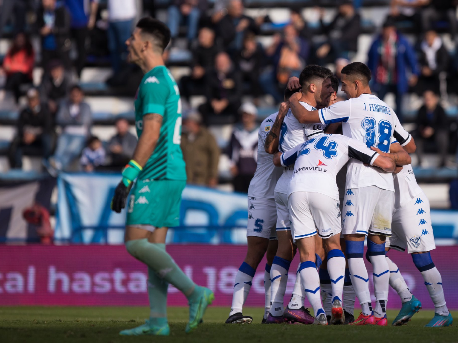 Vélez se hizo fuerte en Liniers
