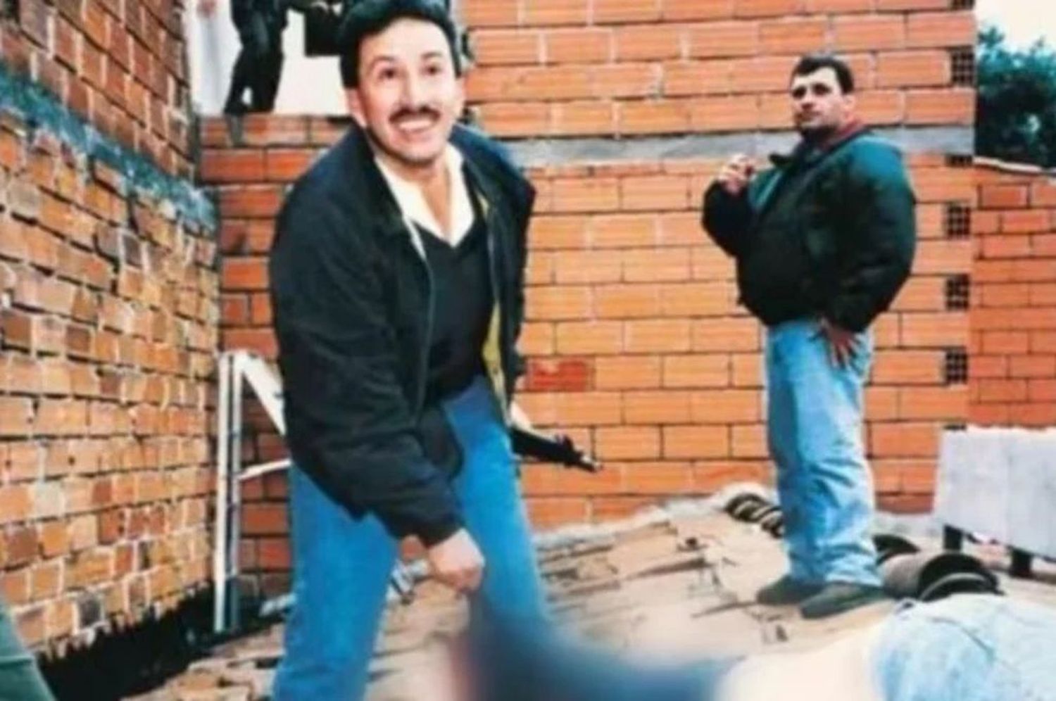 Estos nexos fueron comprobados, pero no fue sino hasta el 23 de enero de 2024 que Hugo Aguilar reveló ante la JEP, en Audiencia Única de Aporte a la Verdad, detalles de sus delitos. El coronel retirado afirmó que las autoridades trabajaron en conjunto con Los Pepes (Perseguidos por Pablo Escobar) para dar con el paradero del líder del cartel de Medellín.