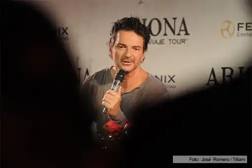 Ricardo Arjona presentó su nuevo CD y anunció sus próximos shows