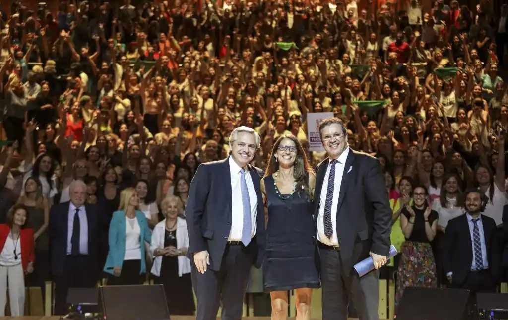 Fernández: “la mujer es un personaje central en la sociedad”