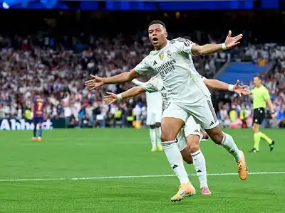 Mbappe festeja el primer gol madridista.