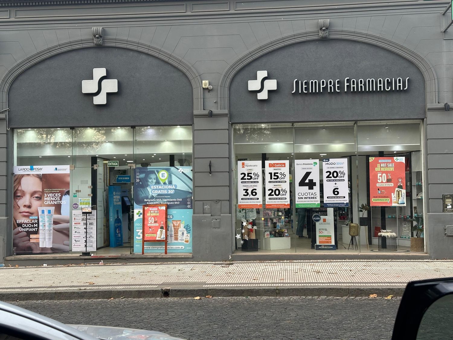 Llevás dos, pagás uno: Siempre Farmacias causa furor por sus megaofertas