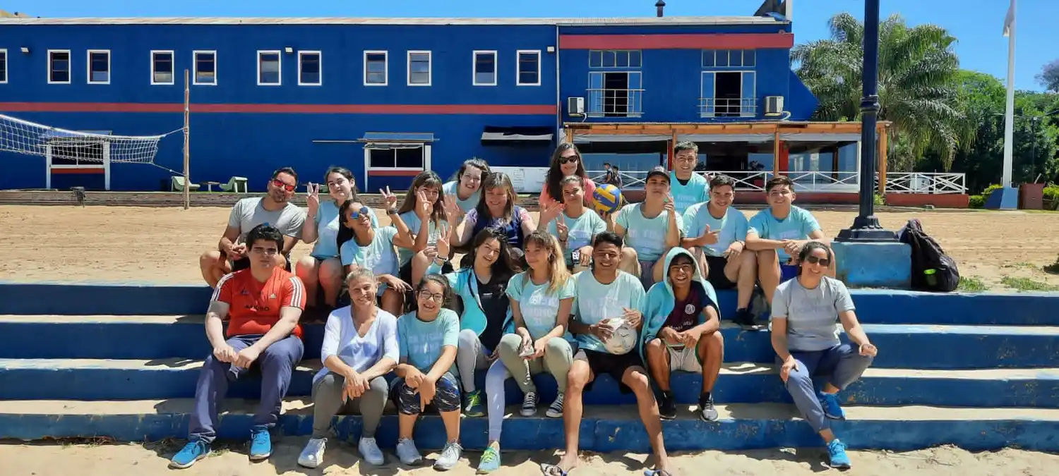 Egresados de 6º 4º de la exescuela Comercial, modalidad Educación Física