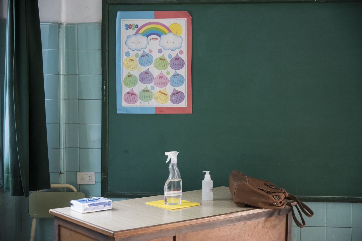 Se suspenden las clases presenciales en Santa Fe y Rosario