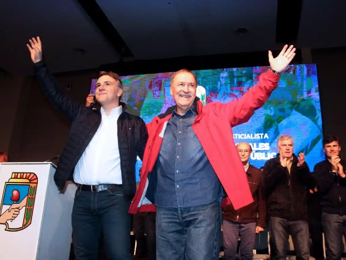 Llaryora al frente del Ejecutivo provincial