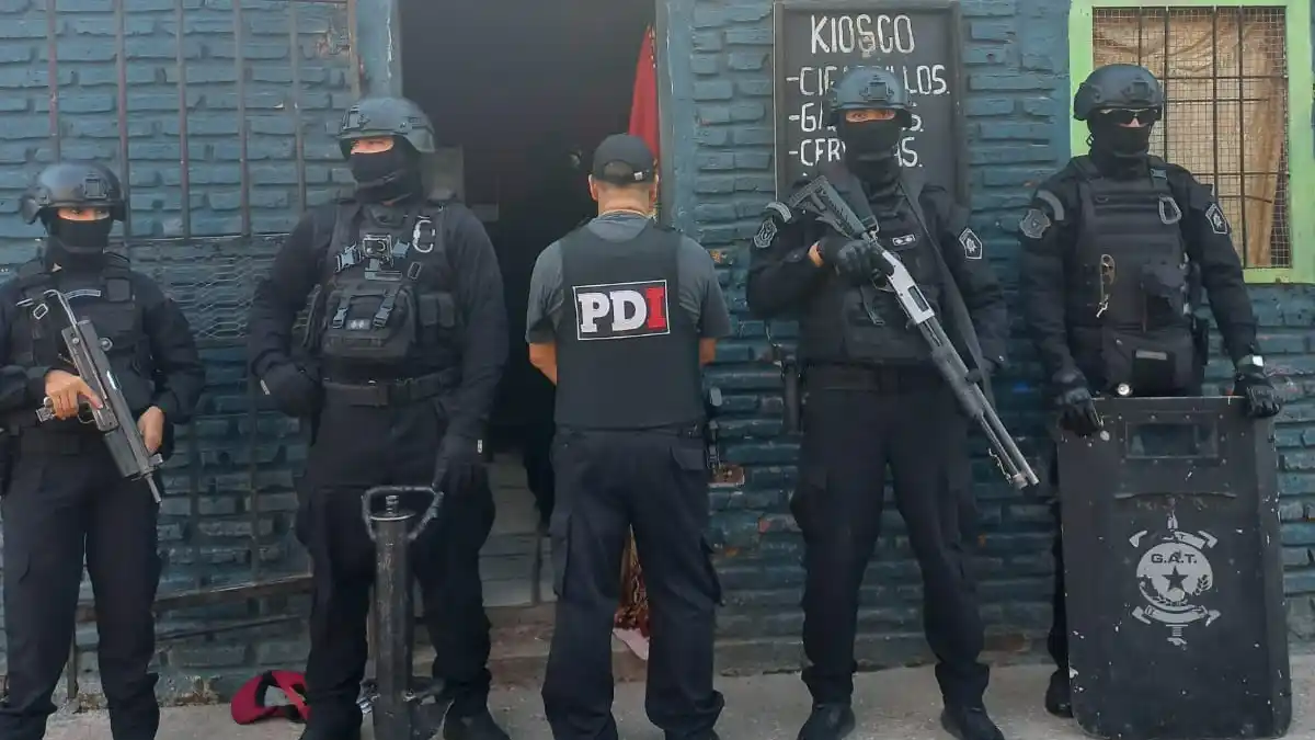 La PDI detuvo a una mujer por microtráfico y secuestró droga, armas y dinero