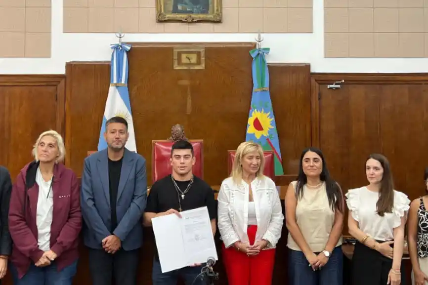 El deportista oriundo de Batán fue reconocido en el Concejo.