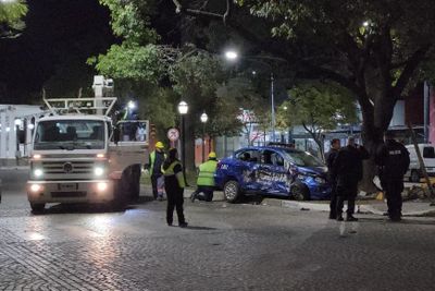 Un impactante choque entre un móvil policial y una camioneta en Rafaela dejó tres agentes heridas