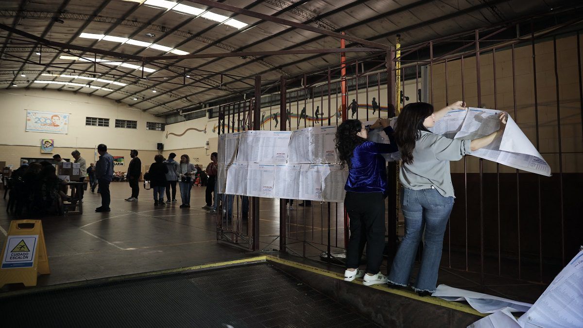 35,8 millones de argentinos definen el destino de su país: prevén resultado «cerrado» entre Massa y Milei