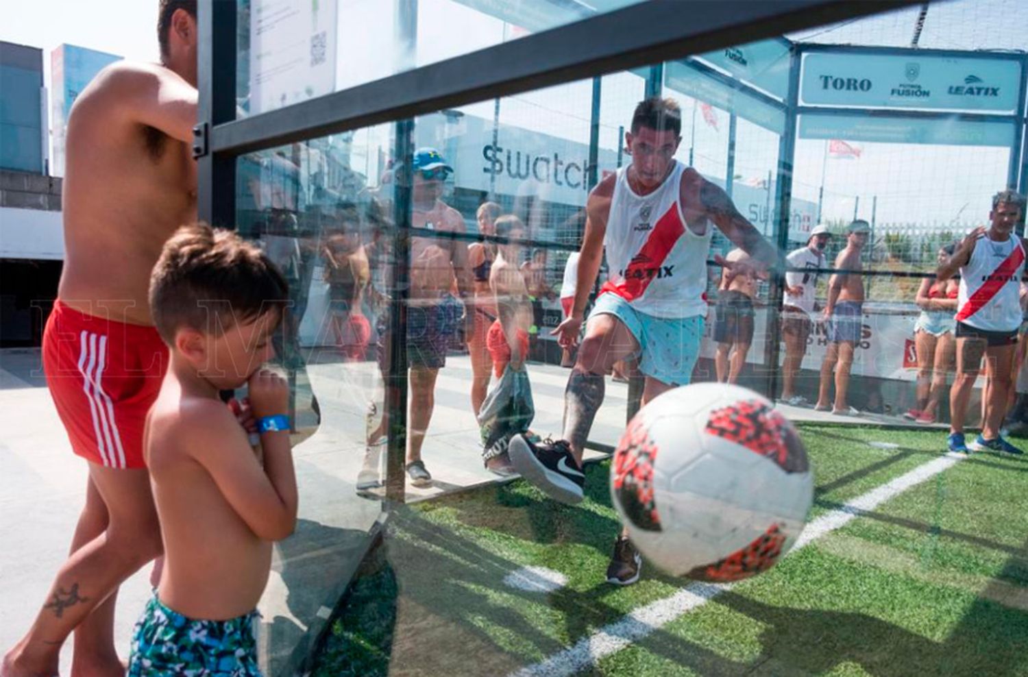 La innovadora forma de jugar al fútbol, voley, tenis y squash a la vez