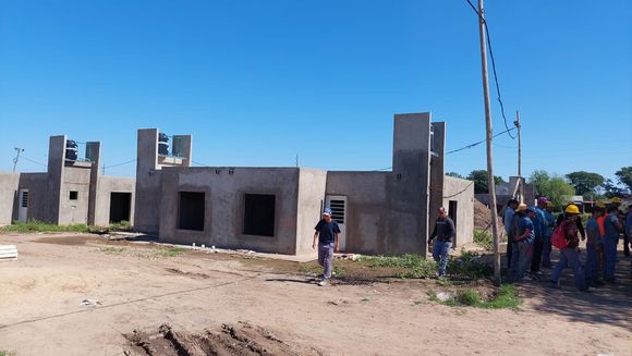 Sigue el paro en las 84 viviendas: “No son cooperativistas, son trabajadores”
