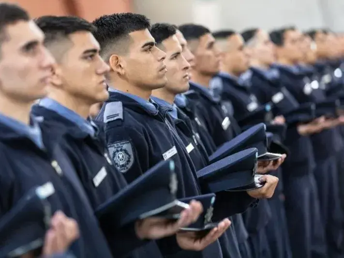 Santa Fe abre la inscripción para sumar 1.400 policías con becas de hasta 500 mil pesos
