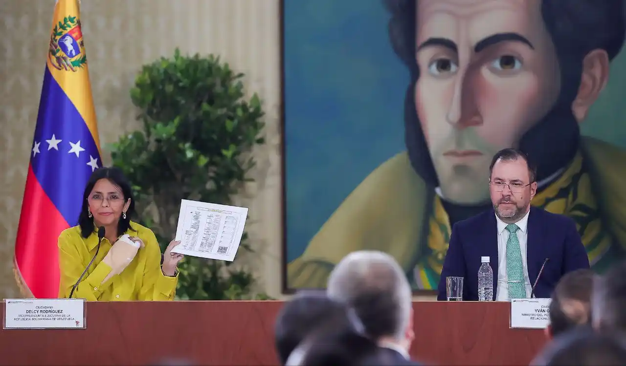 Delcy Rodríguez presenta al cuerpo diplomático balance de acciones “fascistas” de la oposición (+Video)