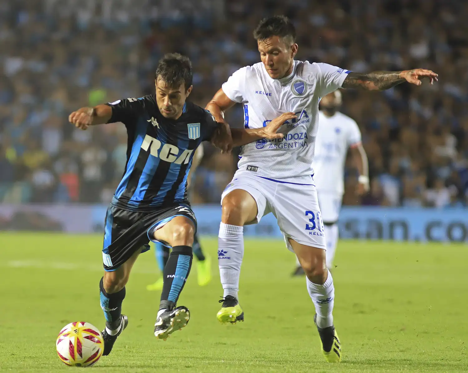 Racing quiere afianzar su  liderazgo ante Estudiantes