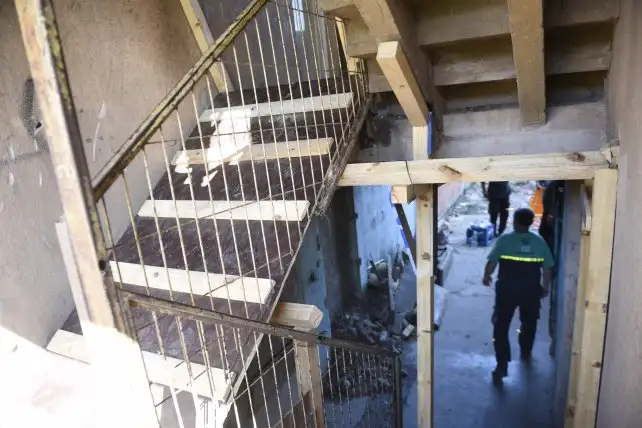 Unas 60 escaleras corren riesgo de derrumbe en un Fonavi