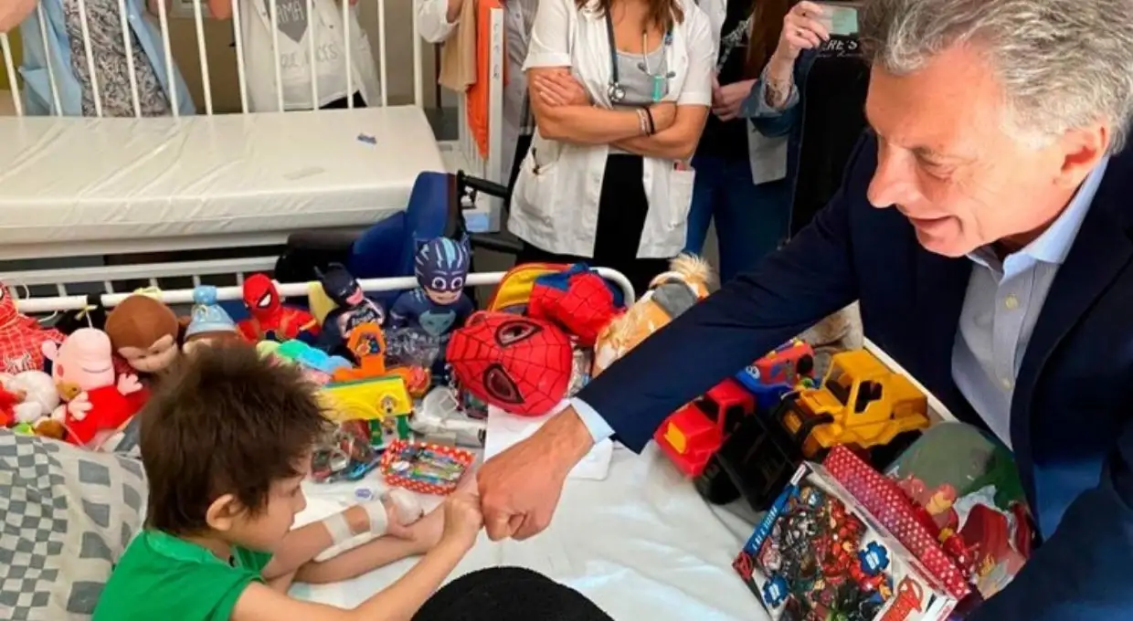 Mauricio Macri visitó a un chico con una enfermedad terminal