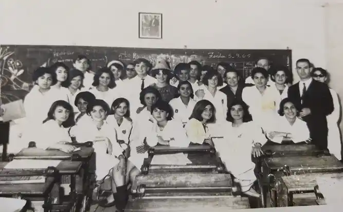 ESCUELA NORMAL: MAESTRAS. PROMOCIÓN 1965  DIVISIÓN A