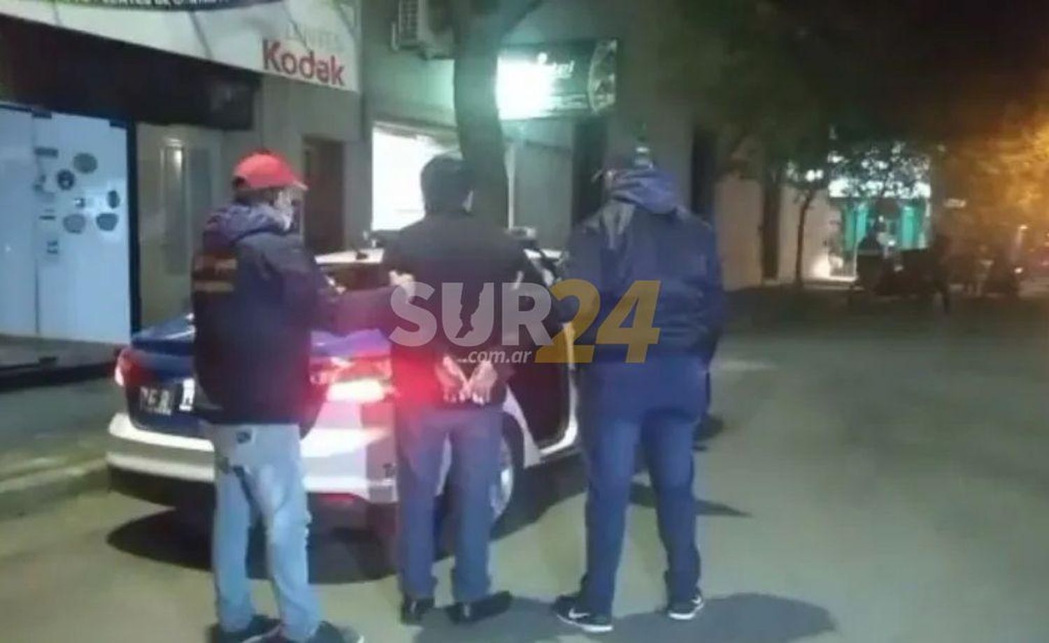 Detuvieron a un hombre por descargar pornografía infantil en un ciber