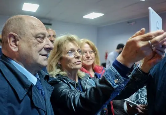 MAR DEL PLATA: Entregarán 17.000 tablets a personas mayores