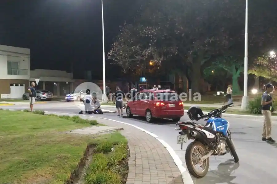Choque en la rotonda de Luis Fanti: una mujer sufrió lesiones