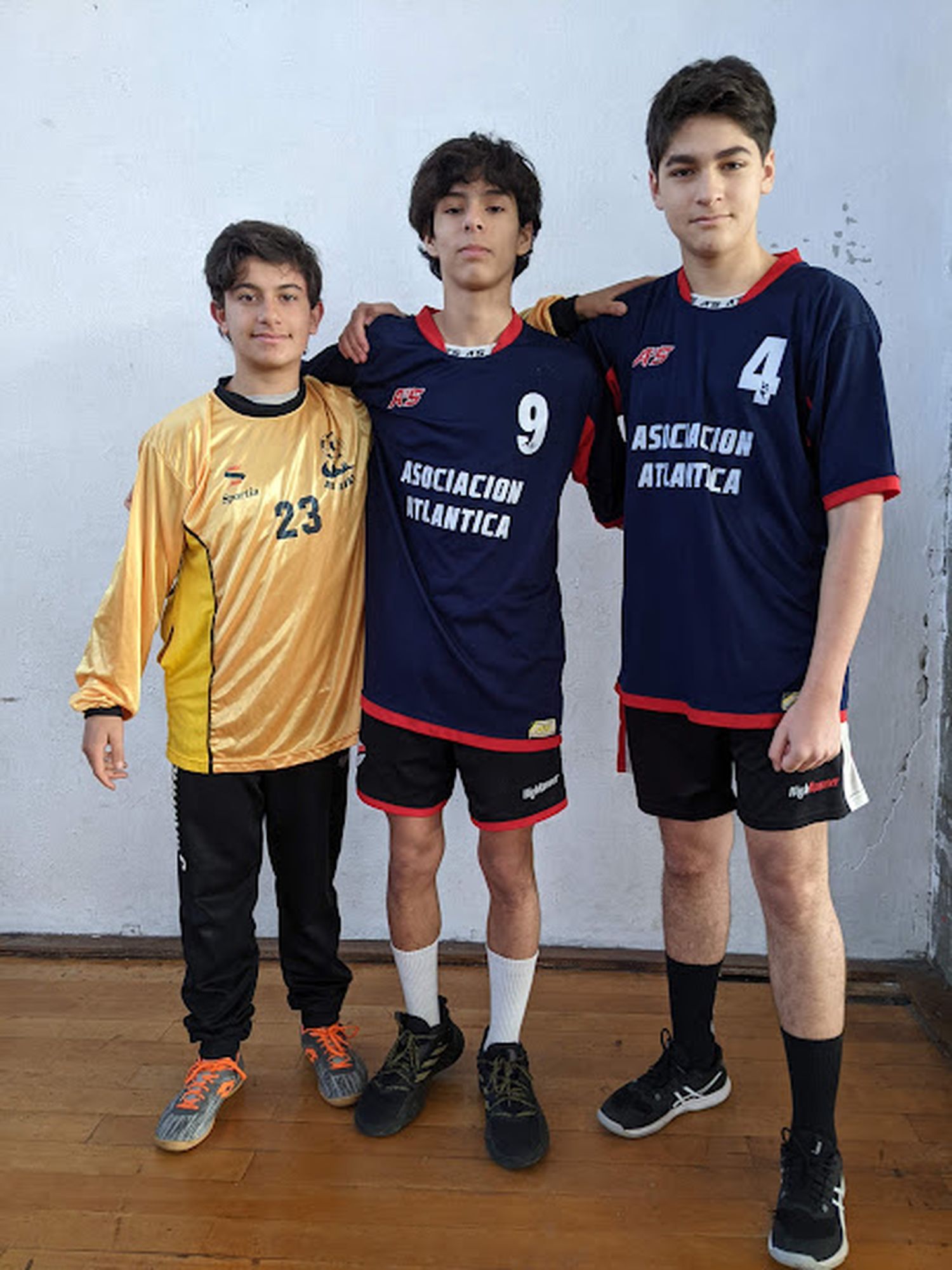 Con tandilenses, debutan las selecciones de handball