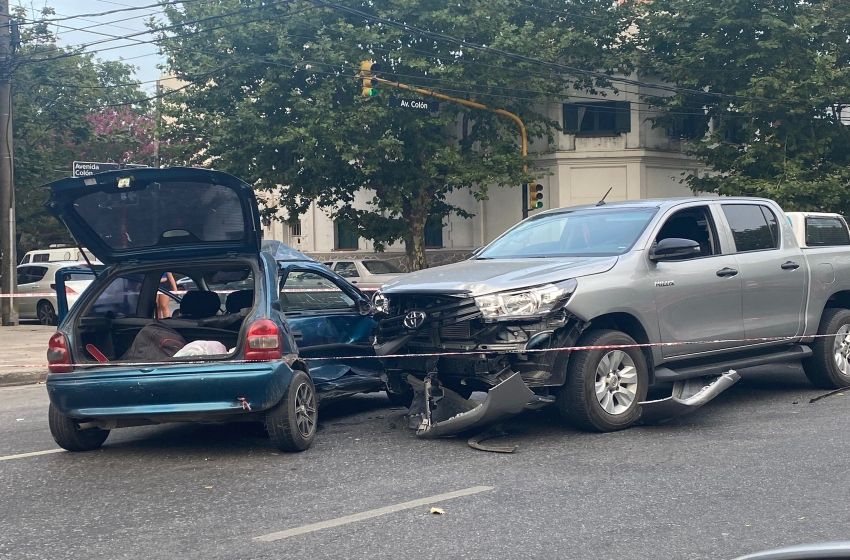 Fuerte choque en avenida Colón y Dorrego