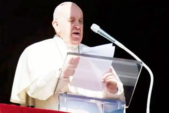 En pleno Angelus, el Papa Francisco  le dedicó un especial saludo a Chajarí