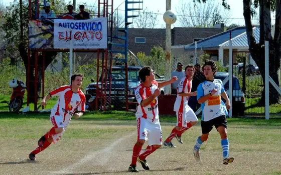 Torneo Sub-20: Central Larroque picó en punta