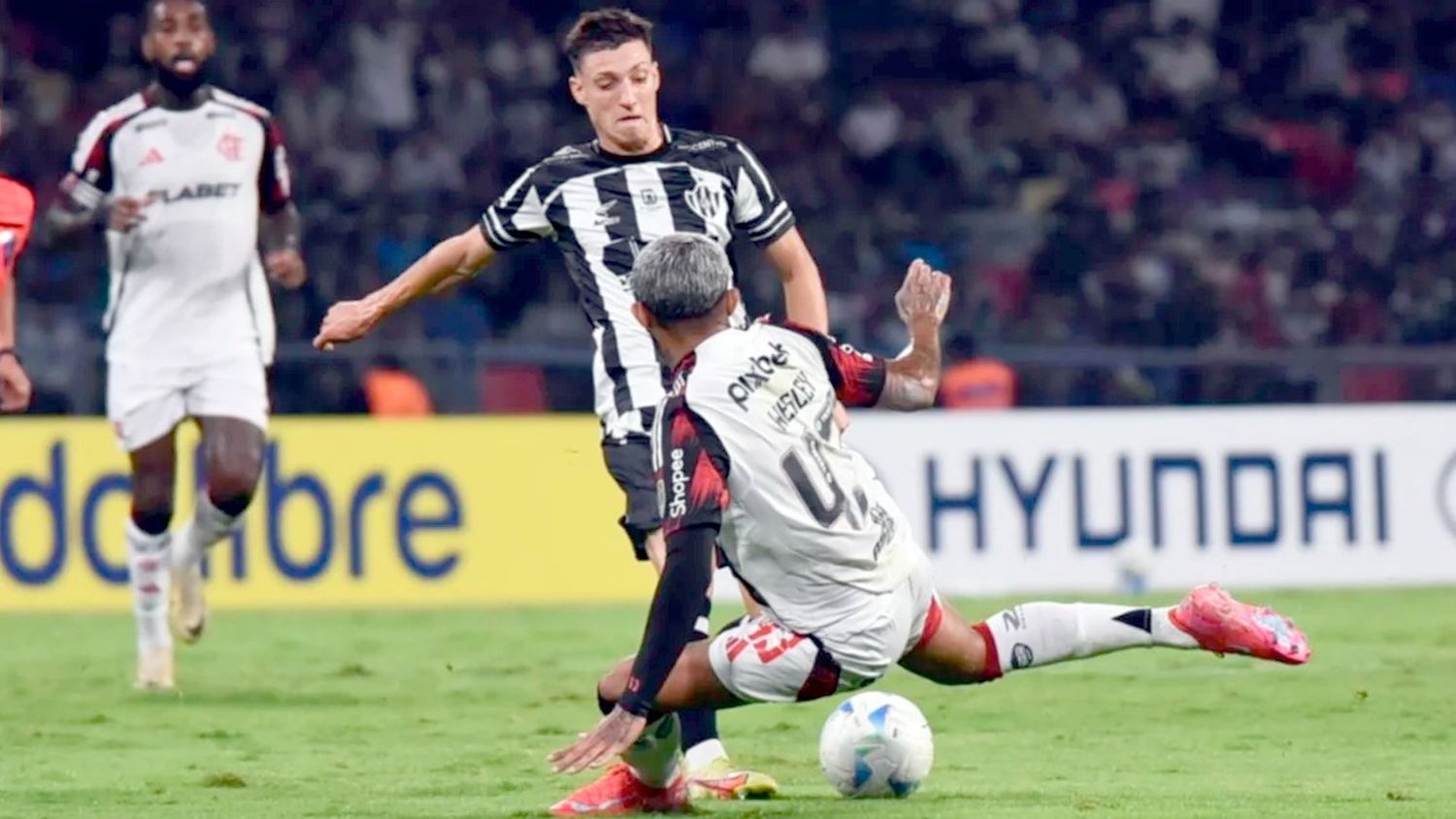 Central Córdoba empató por 1 a 1 con Flamengo y escolta el Grupo C de la Copa Libertadores