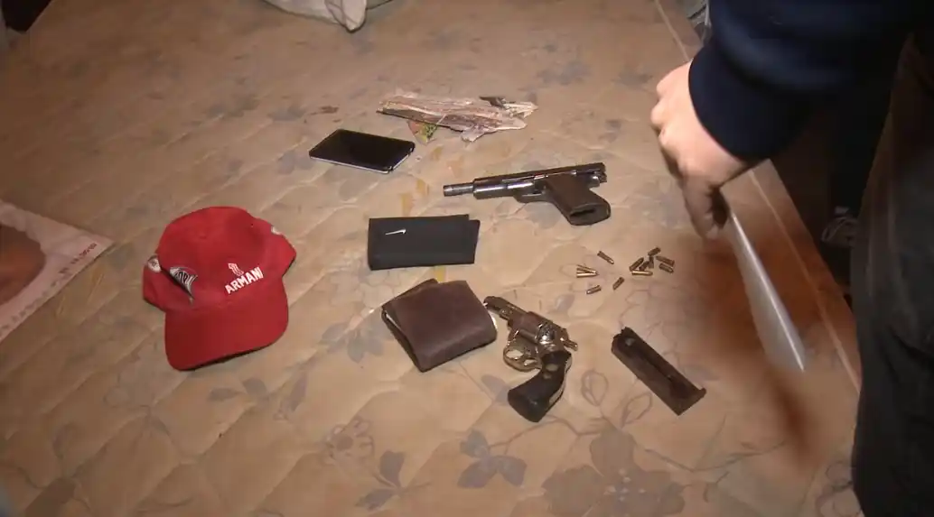 Diez barras de River detenidos con un arsenal en el sur del Conurbano