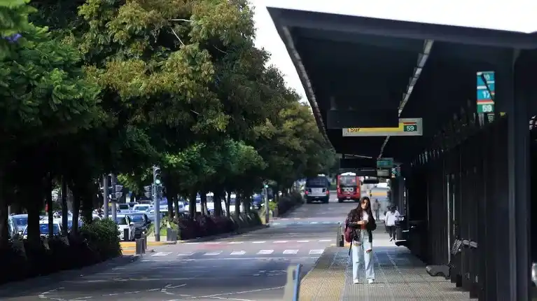La UTA y La Fraternidad se suman al paro de la CGT: qué va a pasar con los colectivos y trenes el 9 de mayo
